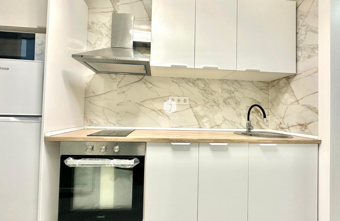 Resale - Apartment / flat -
Torrevieja - Playa del Cura