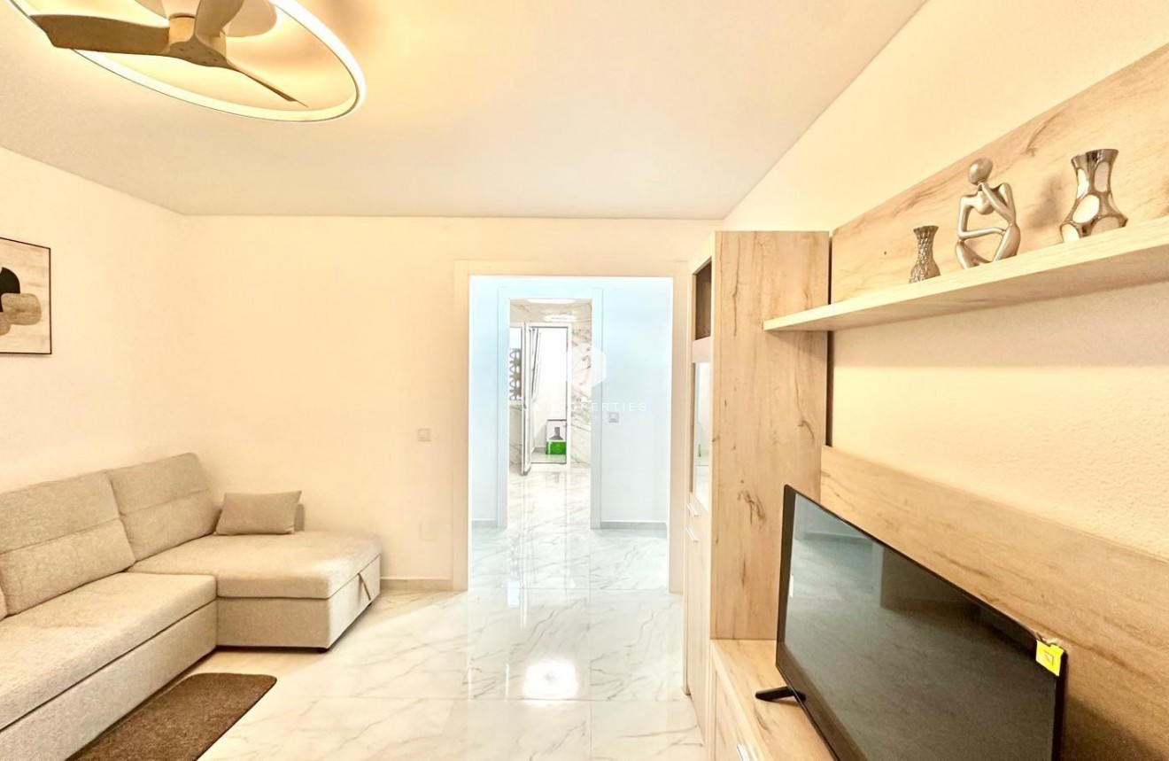 Resale - Apartment / flat -
Torrevieja - Playa del Cura