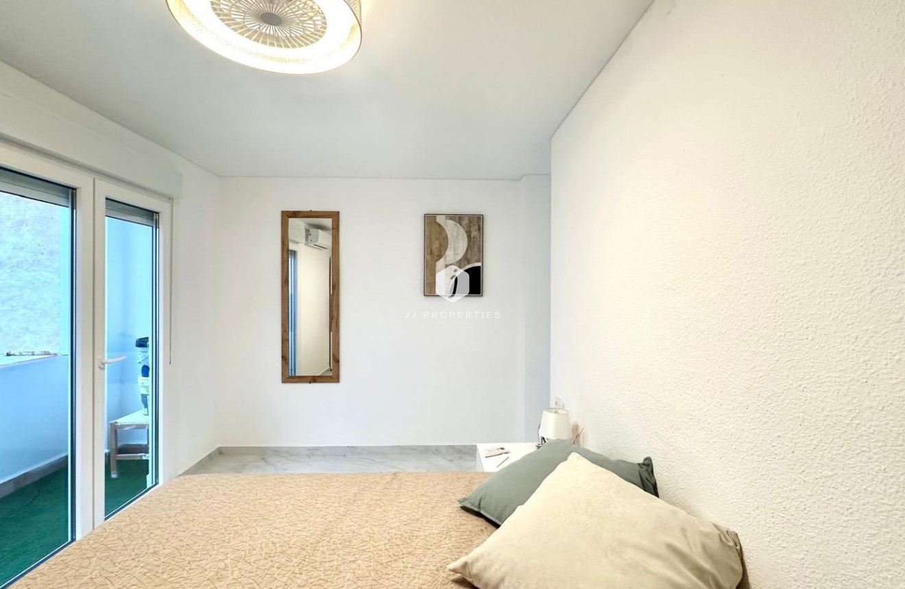 Resale - Apartment / flat -
Torrevieja - Playa del Cura