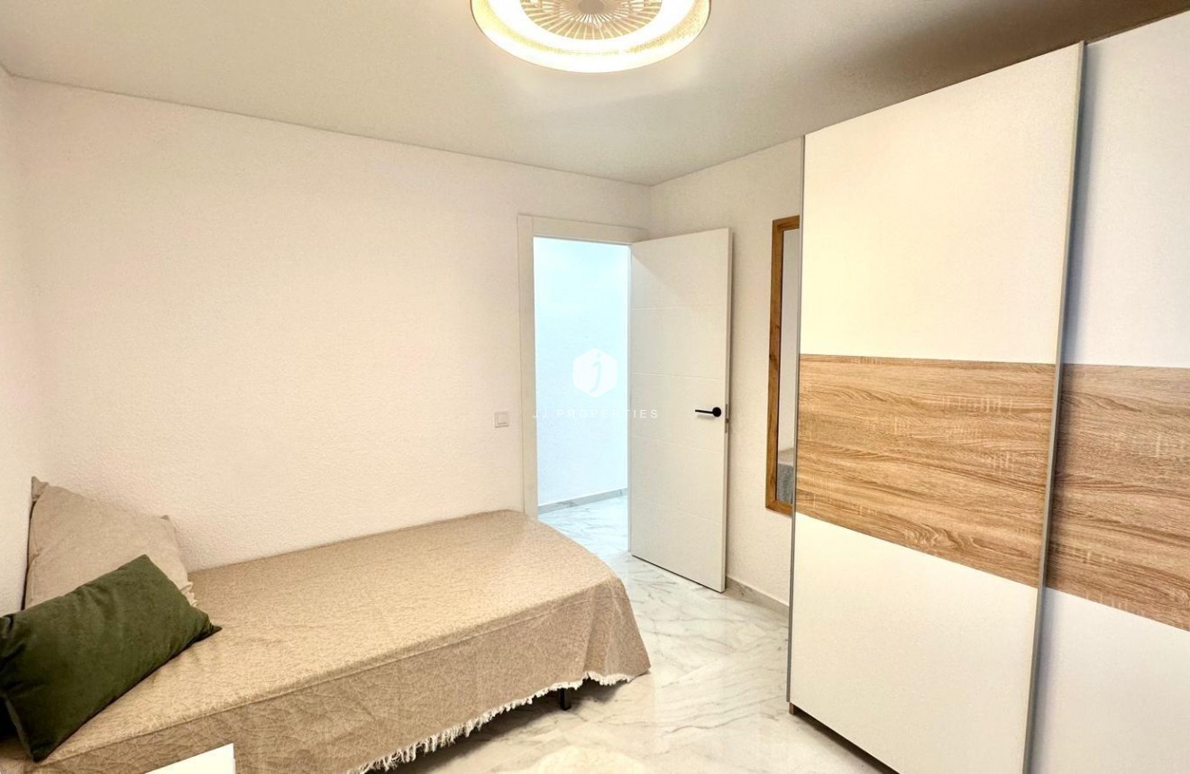 Resale - Apartment / flat -
Torrevieja - Playa del Cura