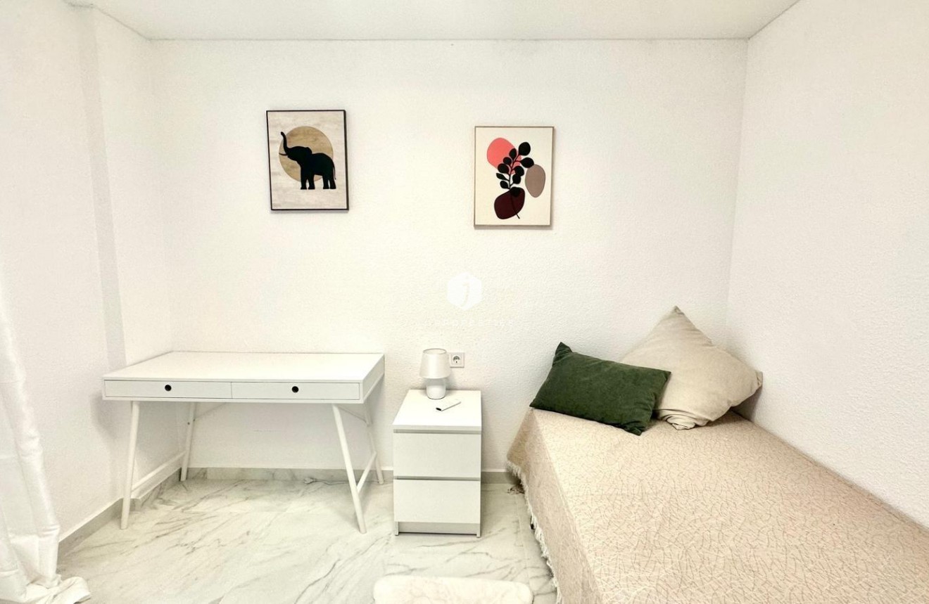 Resale - Apartment / flat -
Torrevieja - Playa del Cura