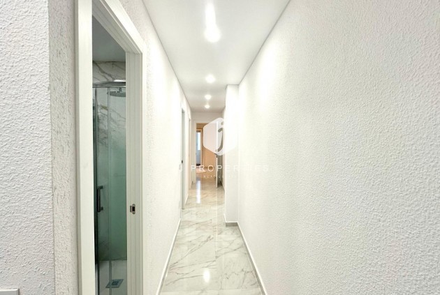 Resale - Apartment / flat -
Torrevieja - Playa del Cura