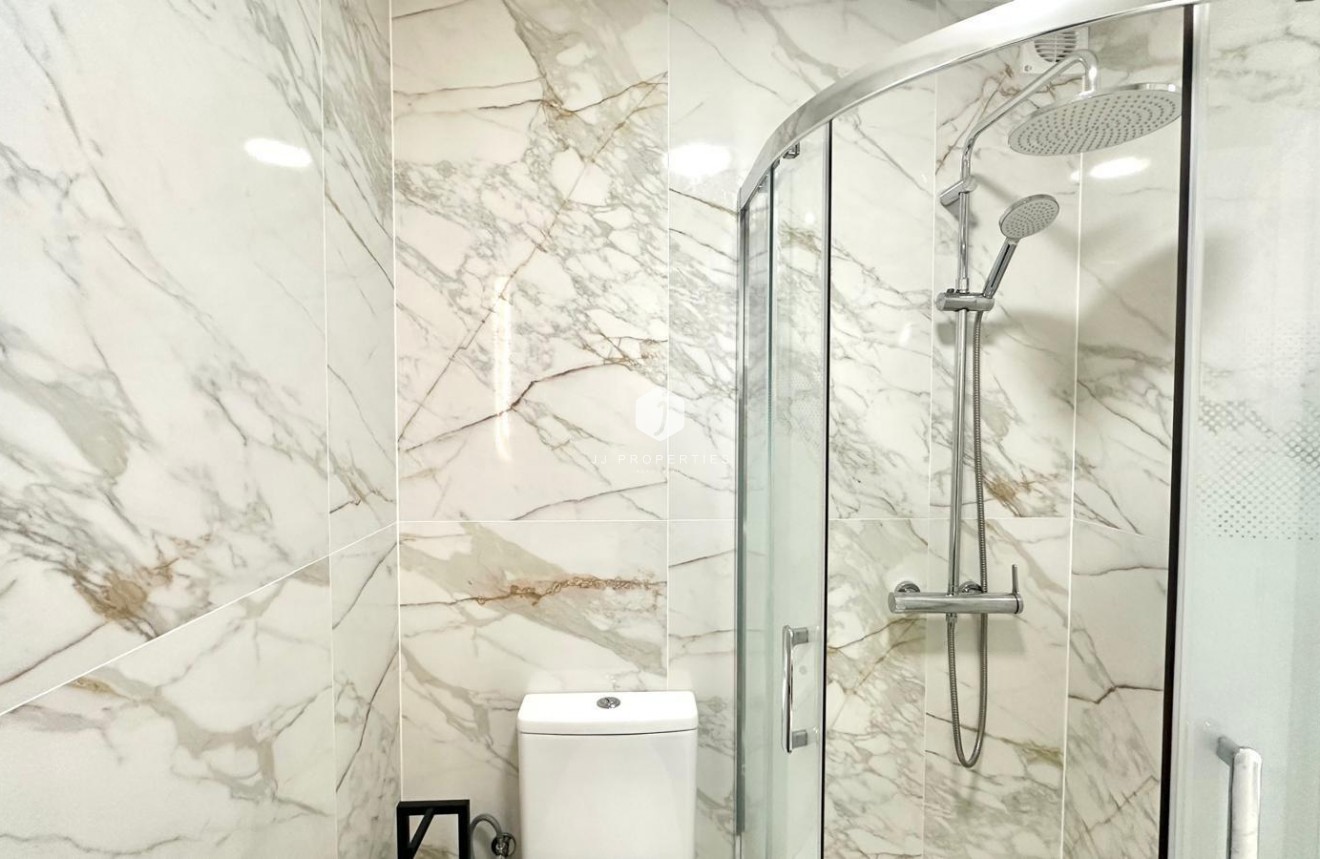 Resale - Apartment / flat -
Torrevieja - Playa del Cura