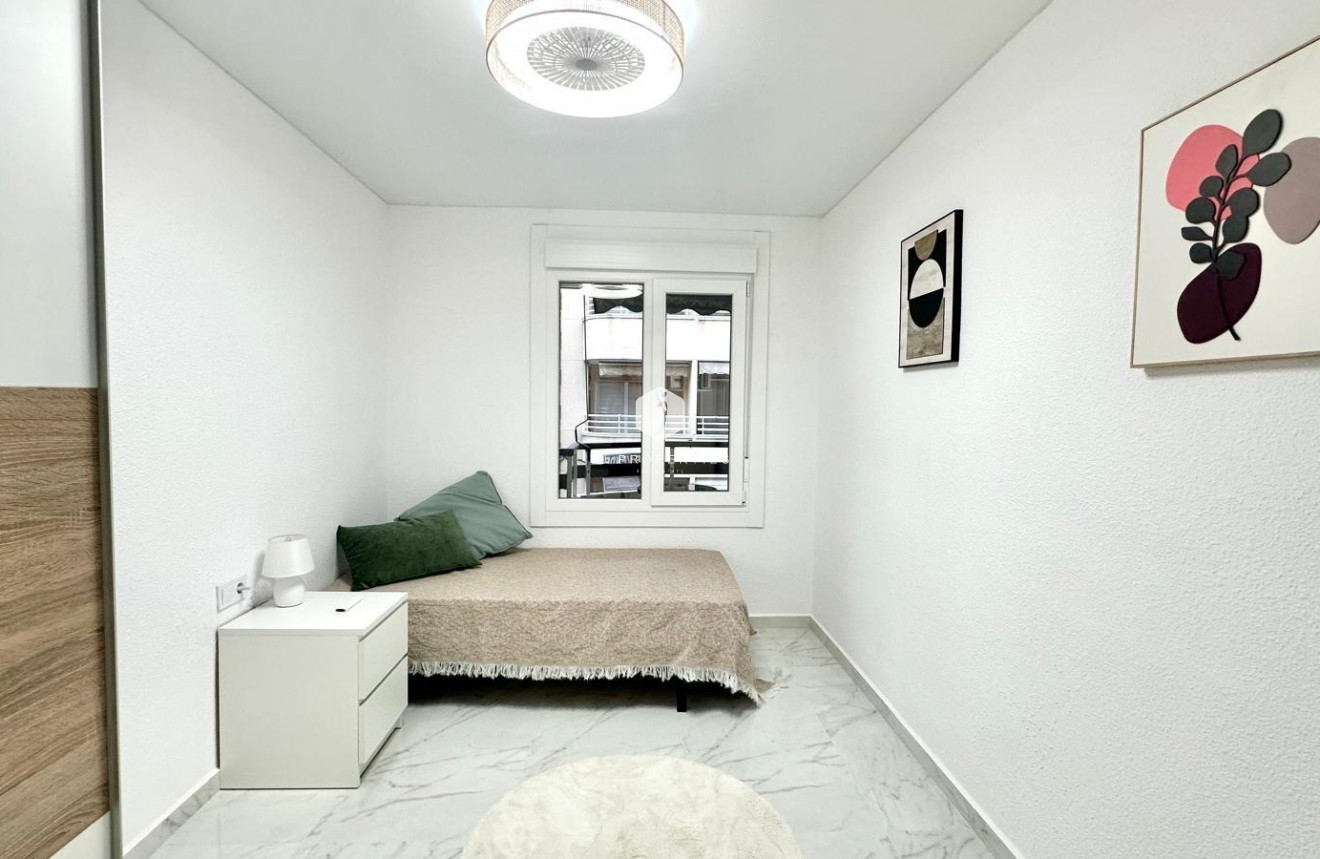 Resale - Apartment / flat -
Torrevieja - Playa del Cura