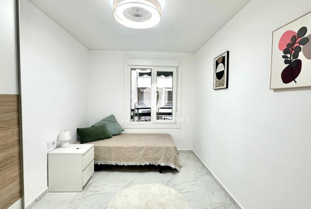 Resale - Apartment / flat -
Torrevieja - Playa del Cura