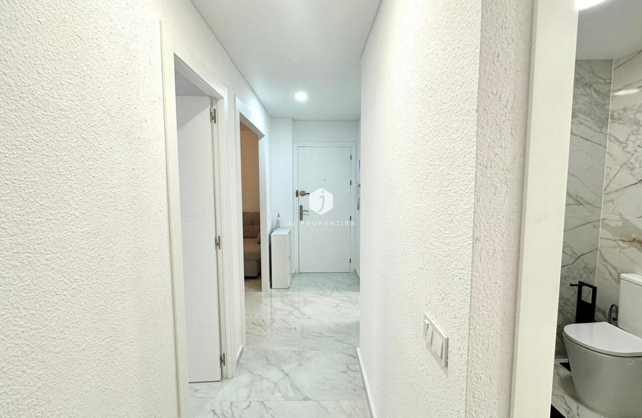 Resale - Apartment / flat -
Torrevieja - Playa del Cura