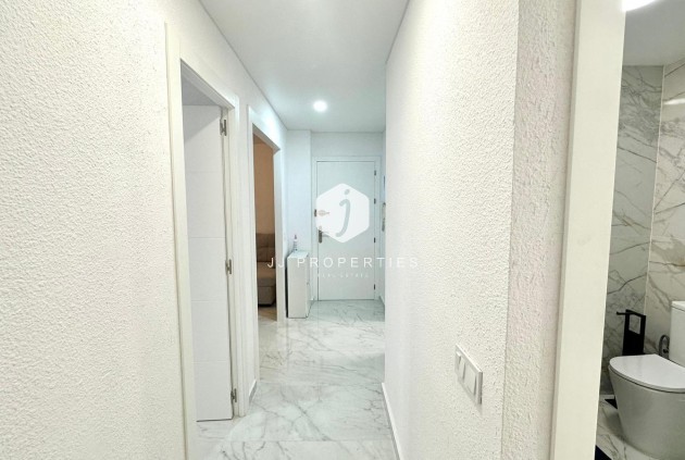 Resale - Apartment / flat -
Torrevieja - Playa del Cura