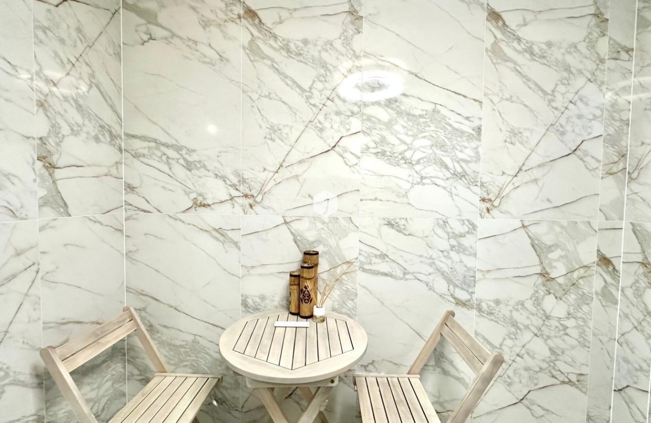 Resale - Apartment / flat -
Torrevieja - Playa del Cura