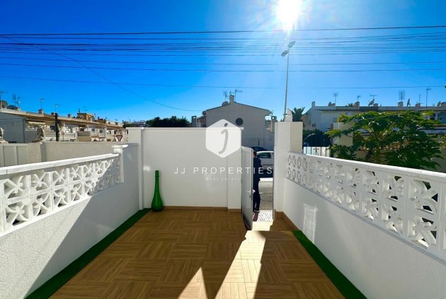 Resale - Chalet -
Torrevieja - Estacion de autobuses