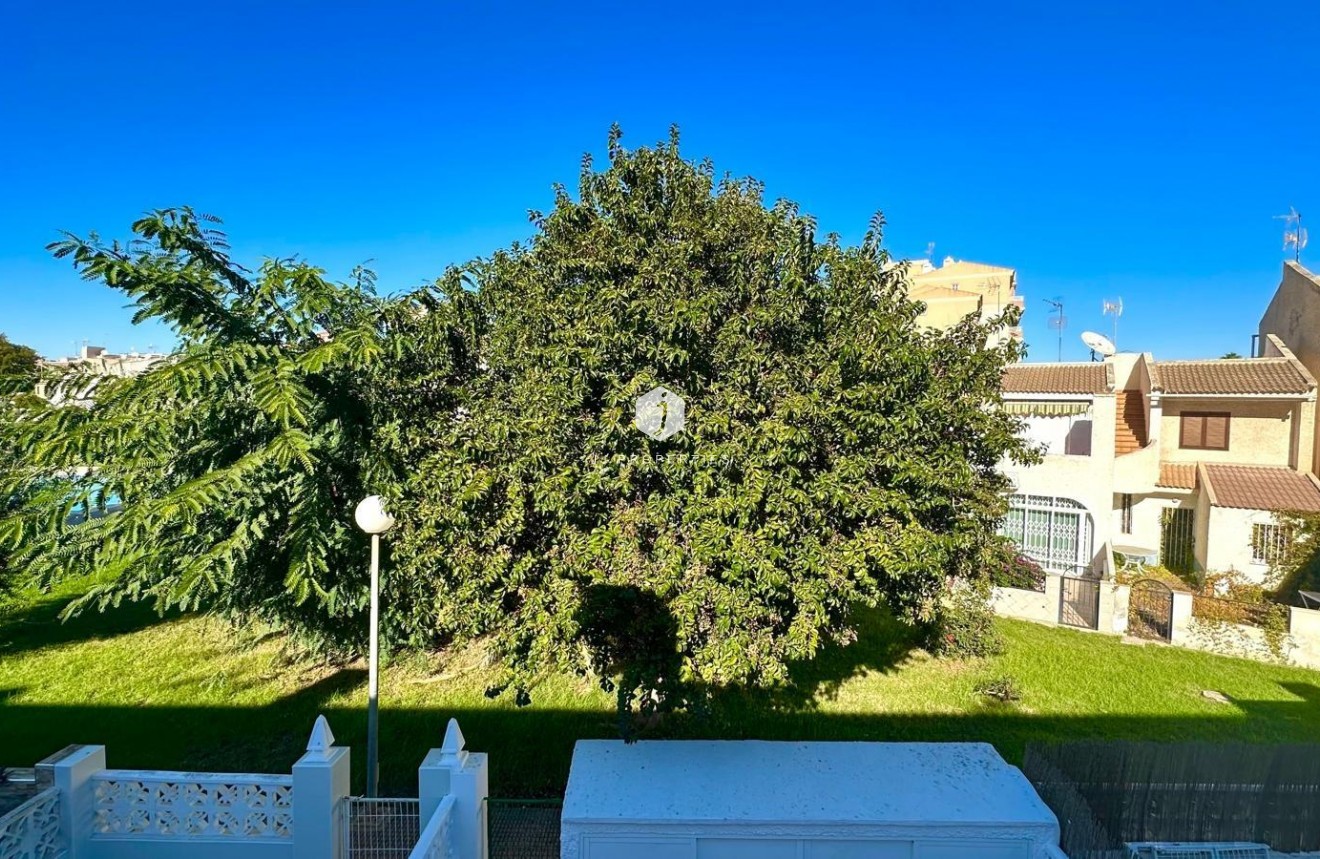 Resale - Chalet -
Torrevieja - Estacion de autobuses