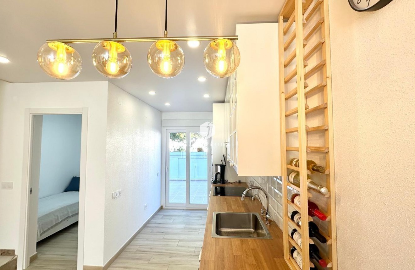 Resale - Chalet -
Torrevieja - Estacion de autobuses