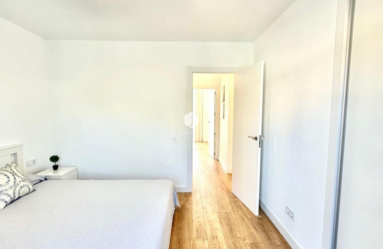 Resale - Chalet -
Torrevieja - Estacion de autobuses