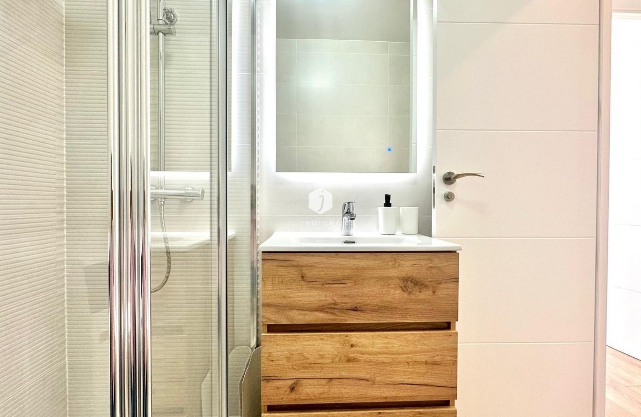 Resale - Chalet -
Torrevieja - Estacion de autobuses