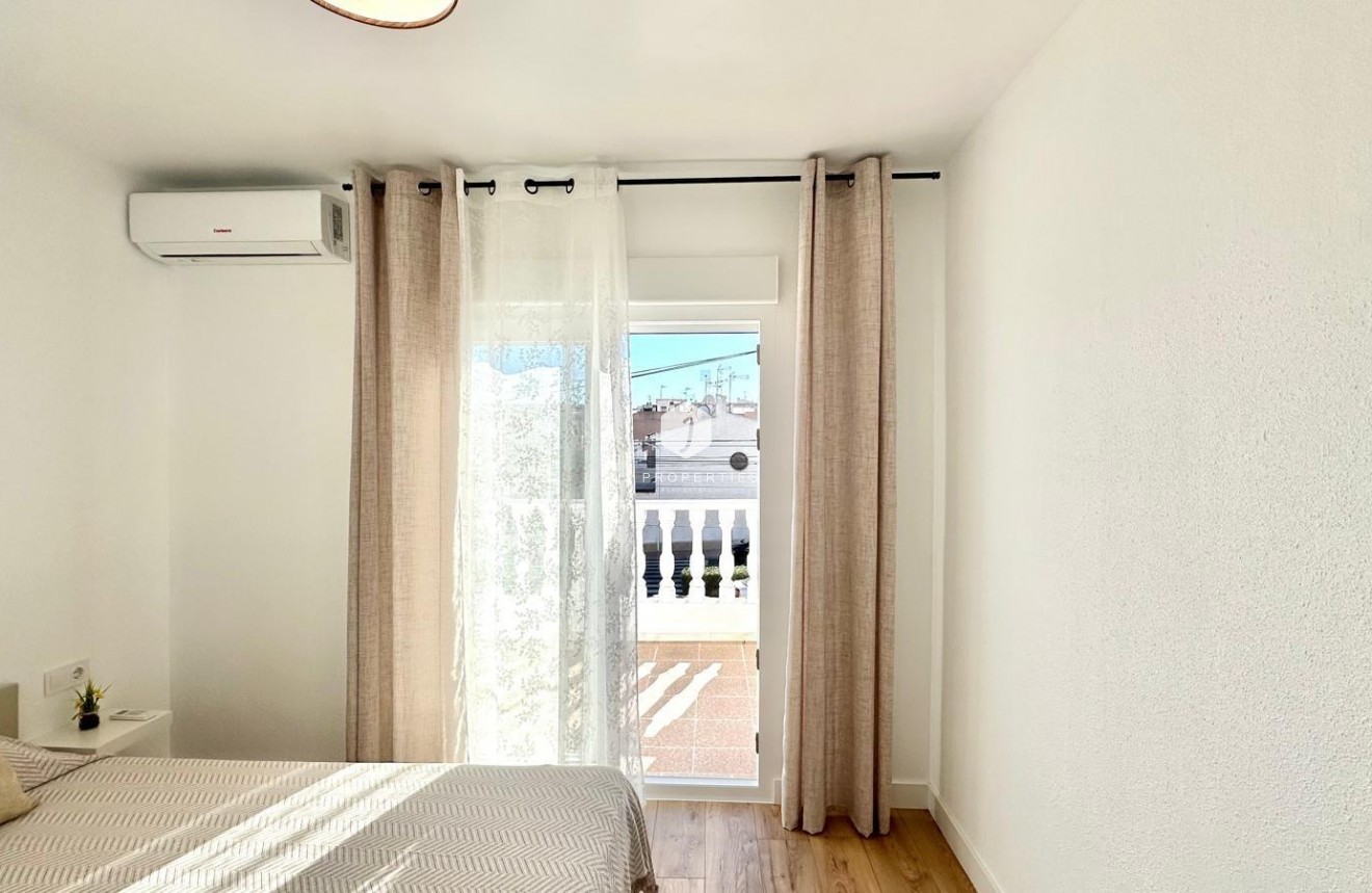 Resale - Chalet -
Torrevieja - Estacion de autobuses