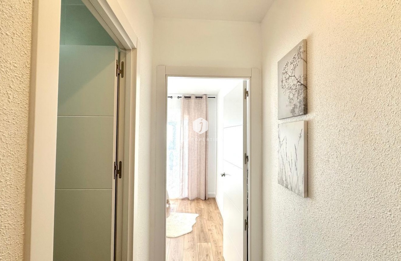 Resale - Chalet -
Torrevieja - Estacion de autobuses