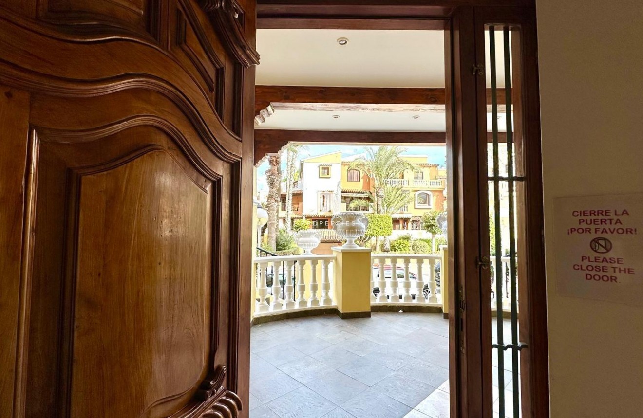 Resale - Apartment / flat -
Torrevieja - Los Frutales