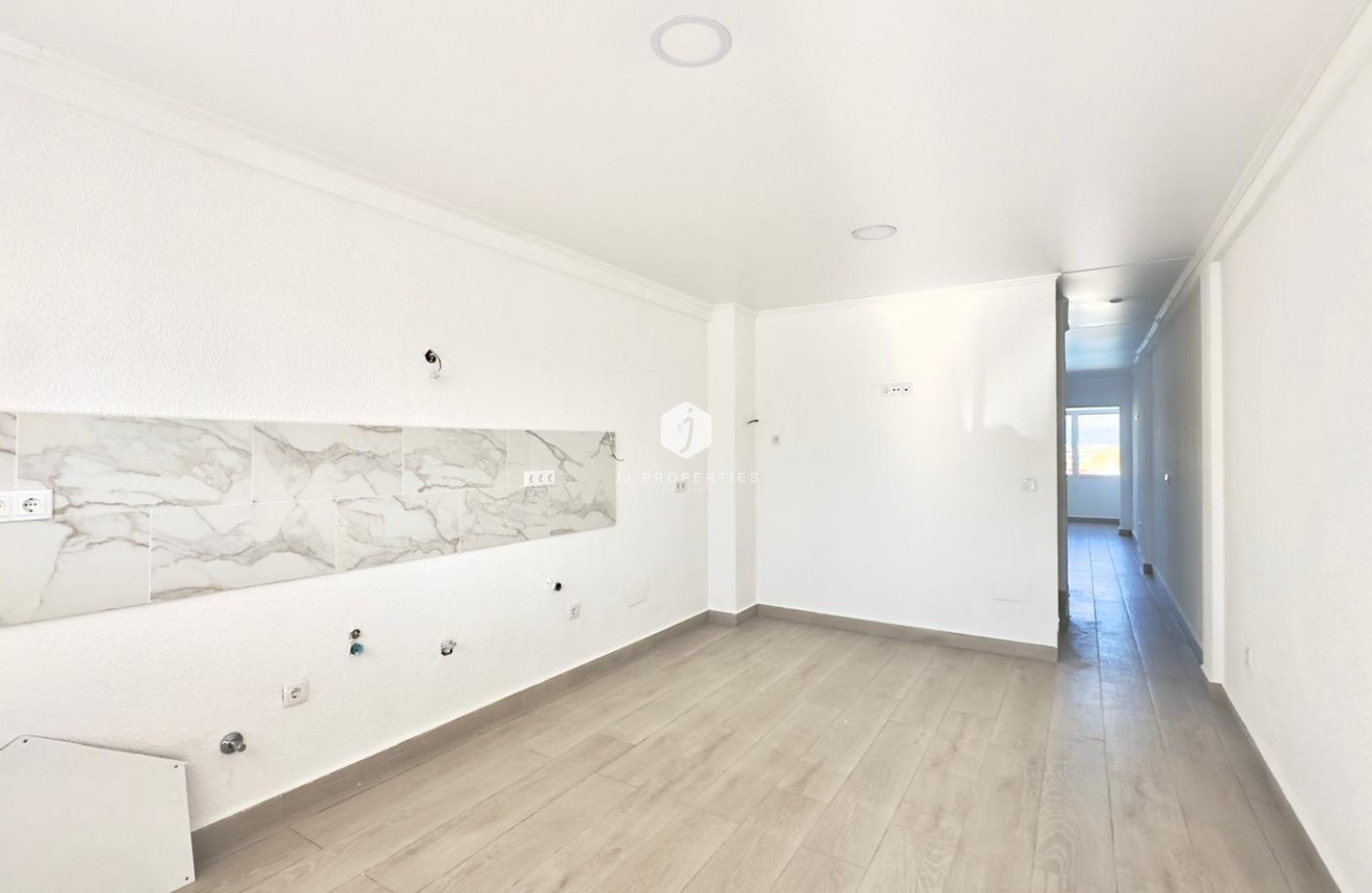 Resale - Chalet -
Torrevieja - La Mata