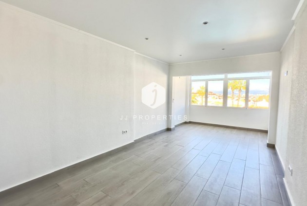 Resale - Chalet -
Torrevieja - La Mata