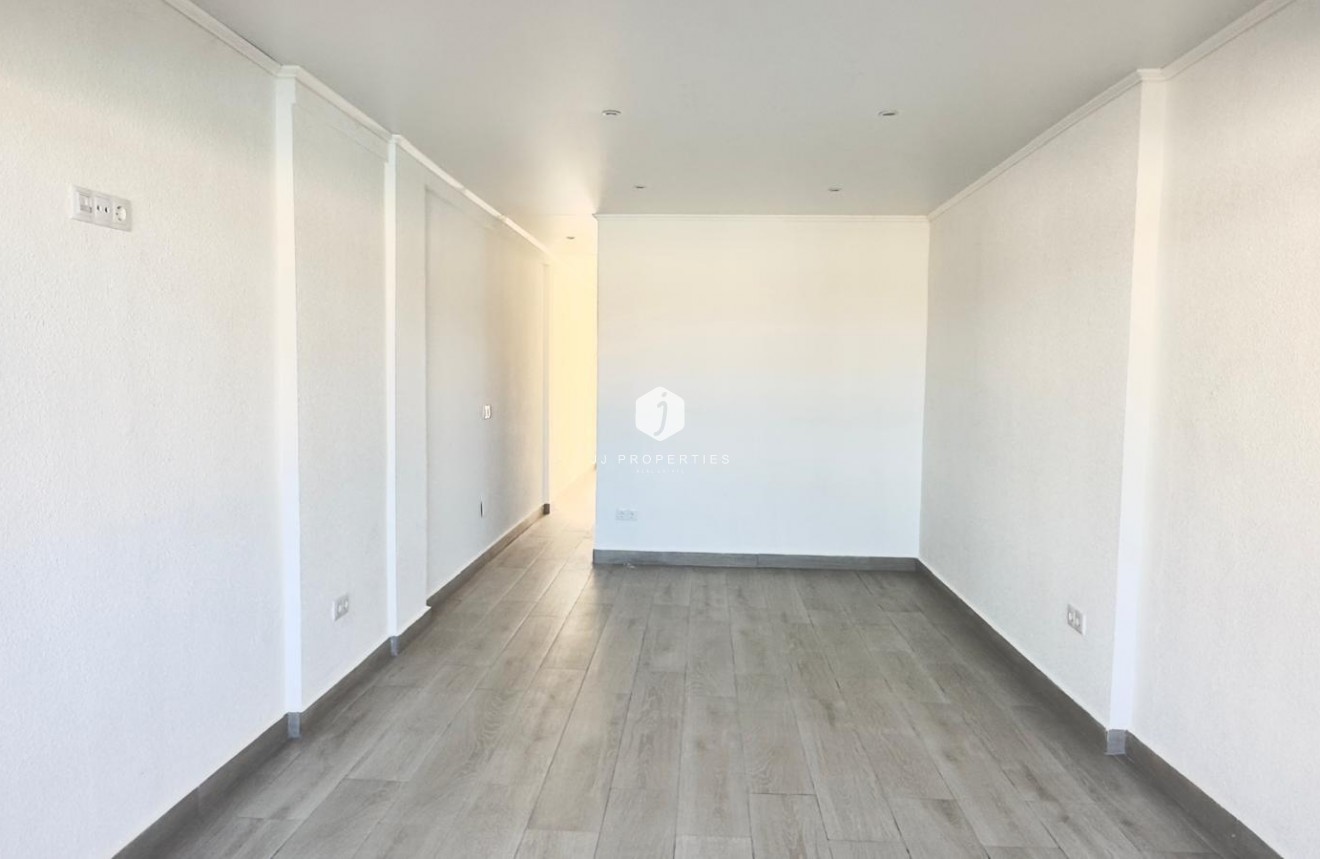 Resale - Chalet -
Torrevieja - La Mata