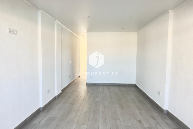 Resale - Chalet -
Torrevieja - La Mata