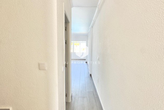 Resale - Chalet -
Torrevieja - La Mata