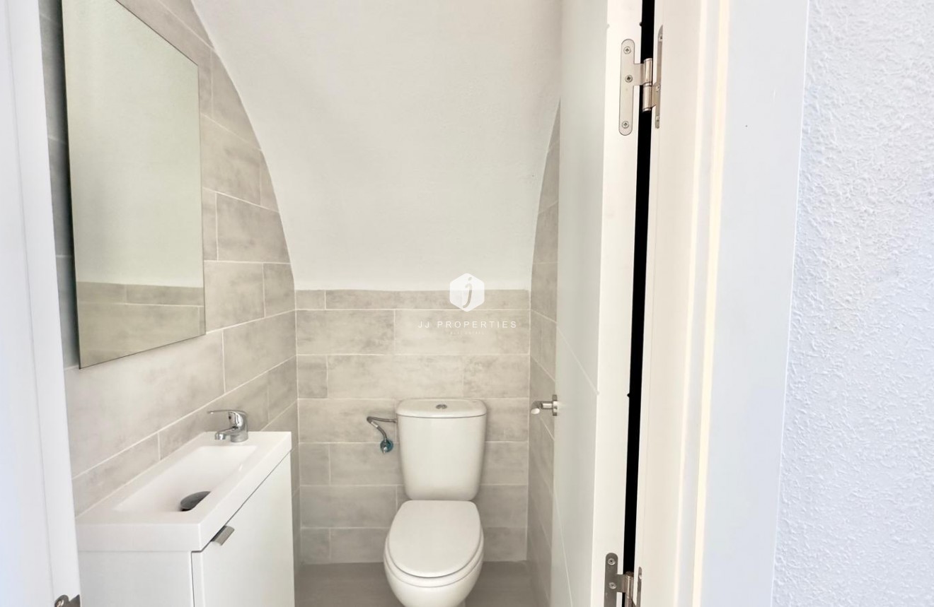 Resale - Chalet -
Torrevieja - La Mata