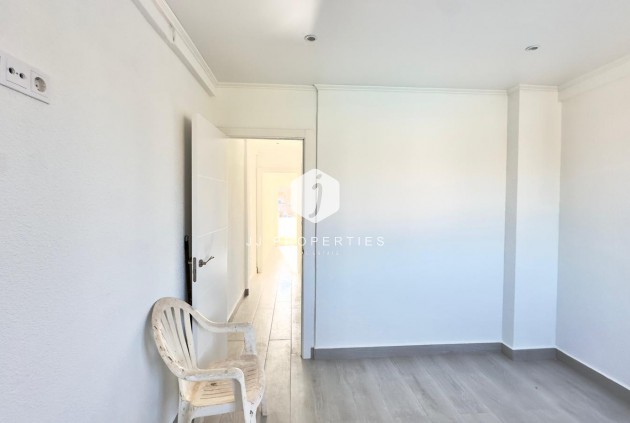 Resale - Chalet -
Torrevieja - La Mata