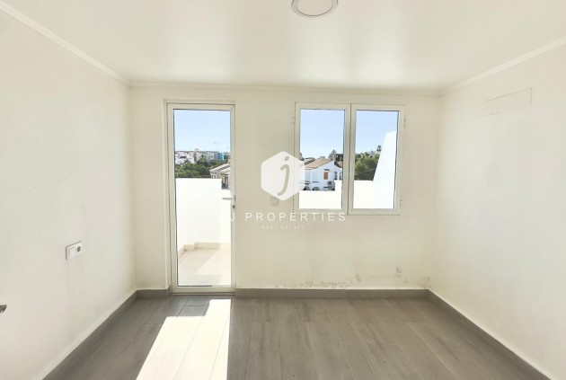 Resale - Chalet -
Torrevieja - La Mata