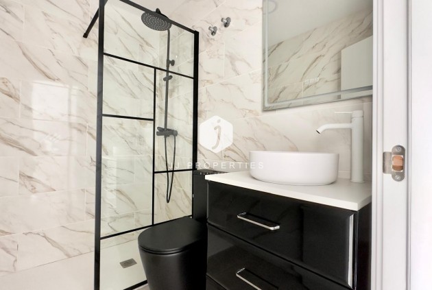 Resale - Chalet -
Torrevieja - La Mata