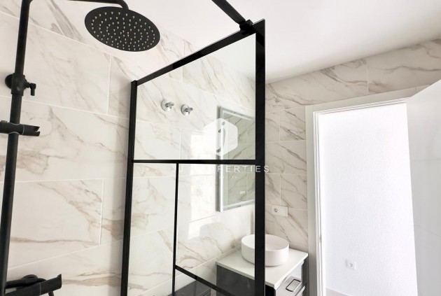 Resale - Chalet -
Torrevieja - La Mata