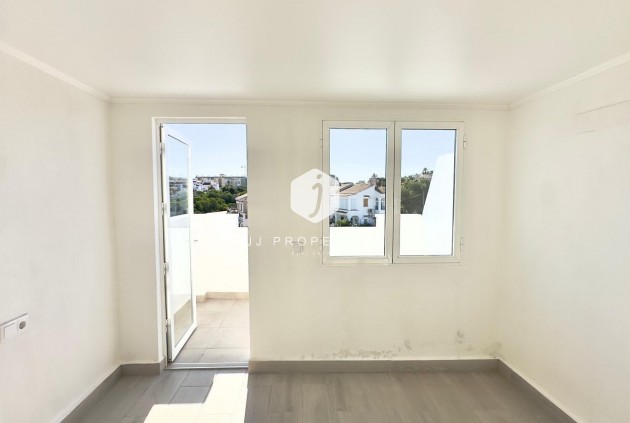 Resale - Chalet -
Torrevieja - La Mata