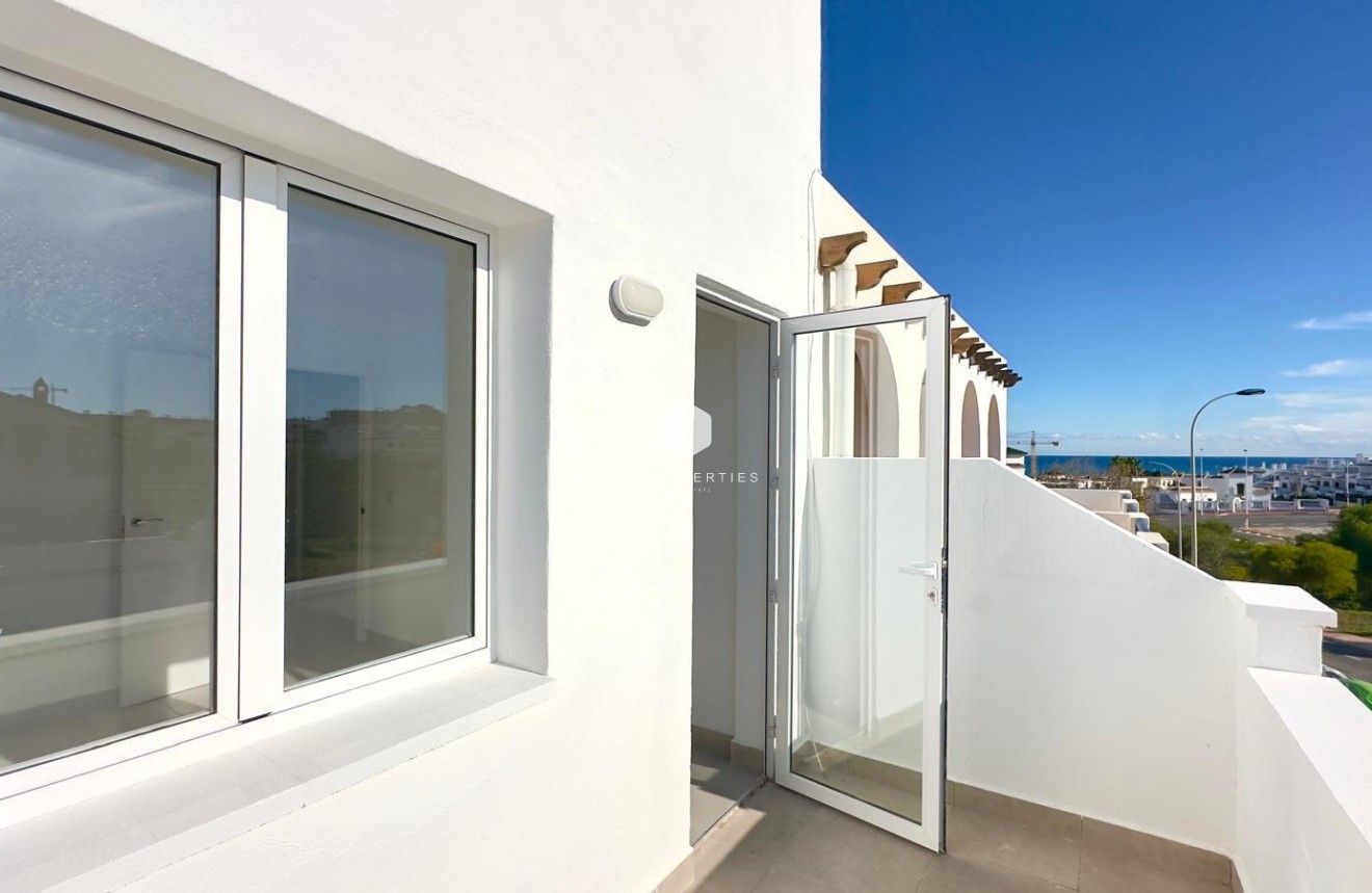 Resale - Chalet -
Torrevieja - La Mata