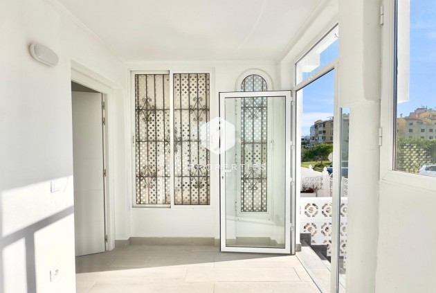 Resale - Chalet -
Torrevieja - La Mata