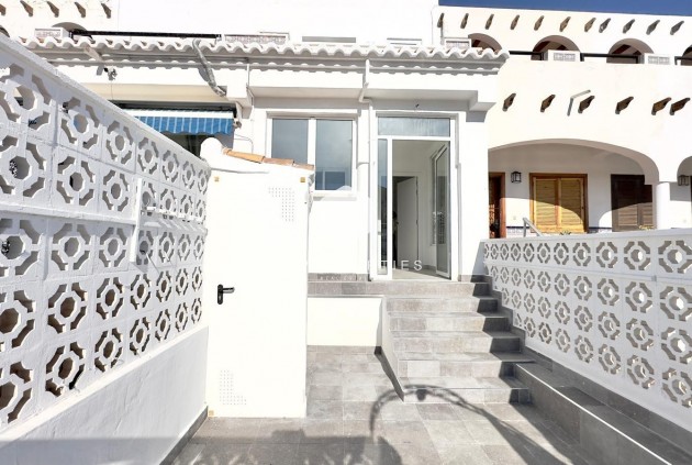 Resale - Chalet -
Torrevieja - La Mata