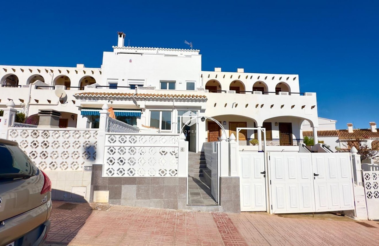 Resale - Chalet -
Torrevieja - La Mata