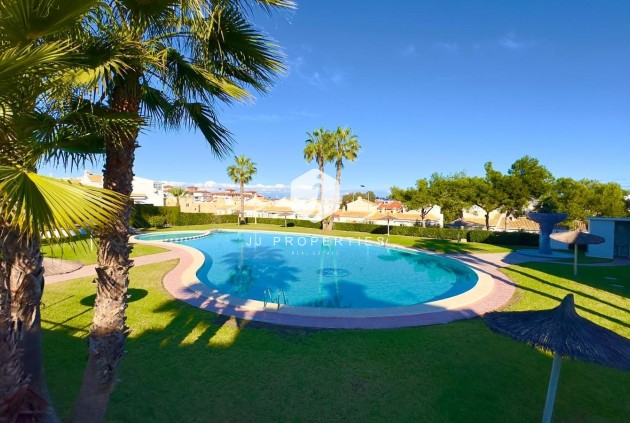 Resale - Chalet -
Torrevieja - La Mata