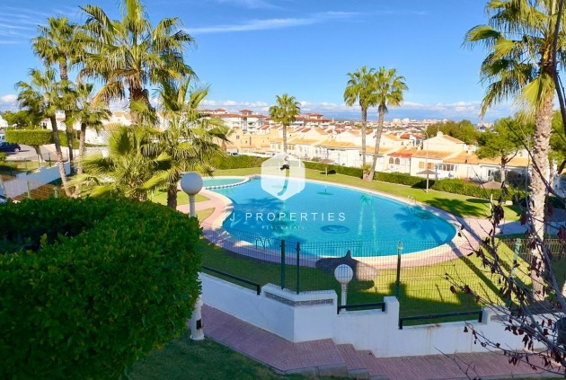 Resale - Chalet -
Torrevieja - La Mata
