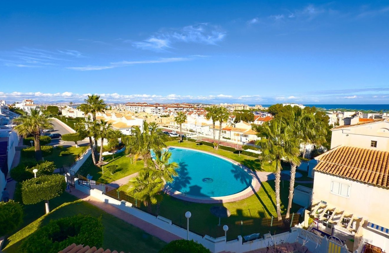 Resale - Chalet -
Torrevieja - La Mata