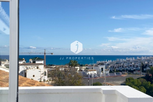 Resale - Chalet -
Torrevieja - La Mata