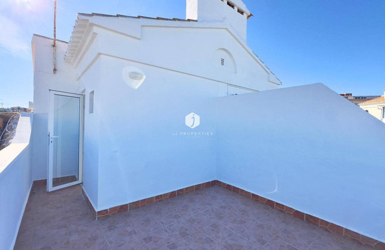 Resale - Chalet -
Torrevieja - La Mata