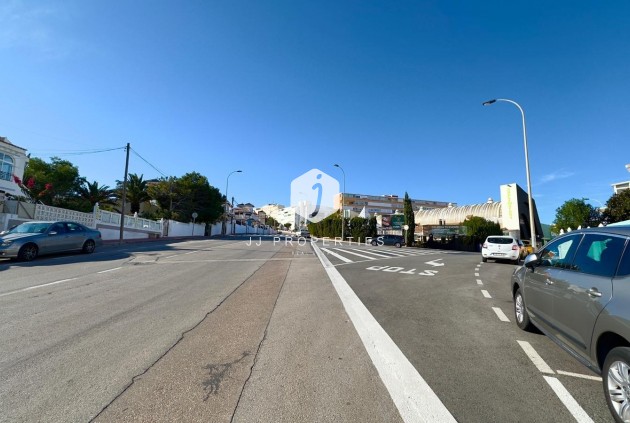 Resale - Chalet -
Torrevieja - La Mata