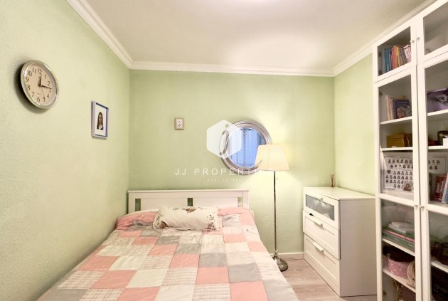 Resale - Apartment / flat -
Torrevieja - Centro