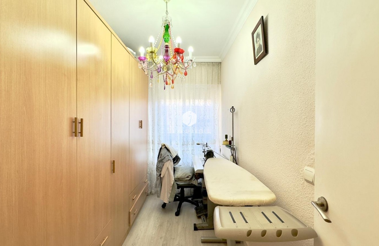 Resale - Apartment / flat -
Torrevieja - Centro