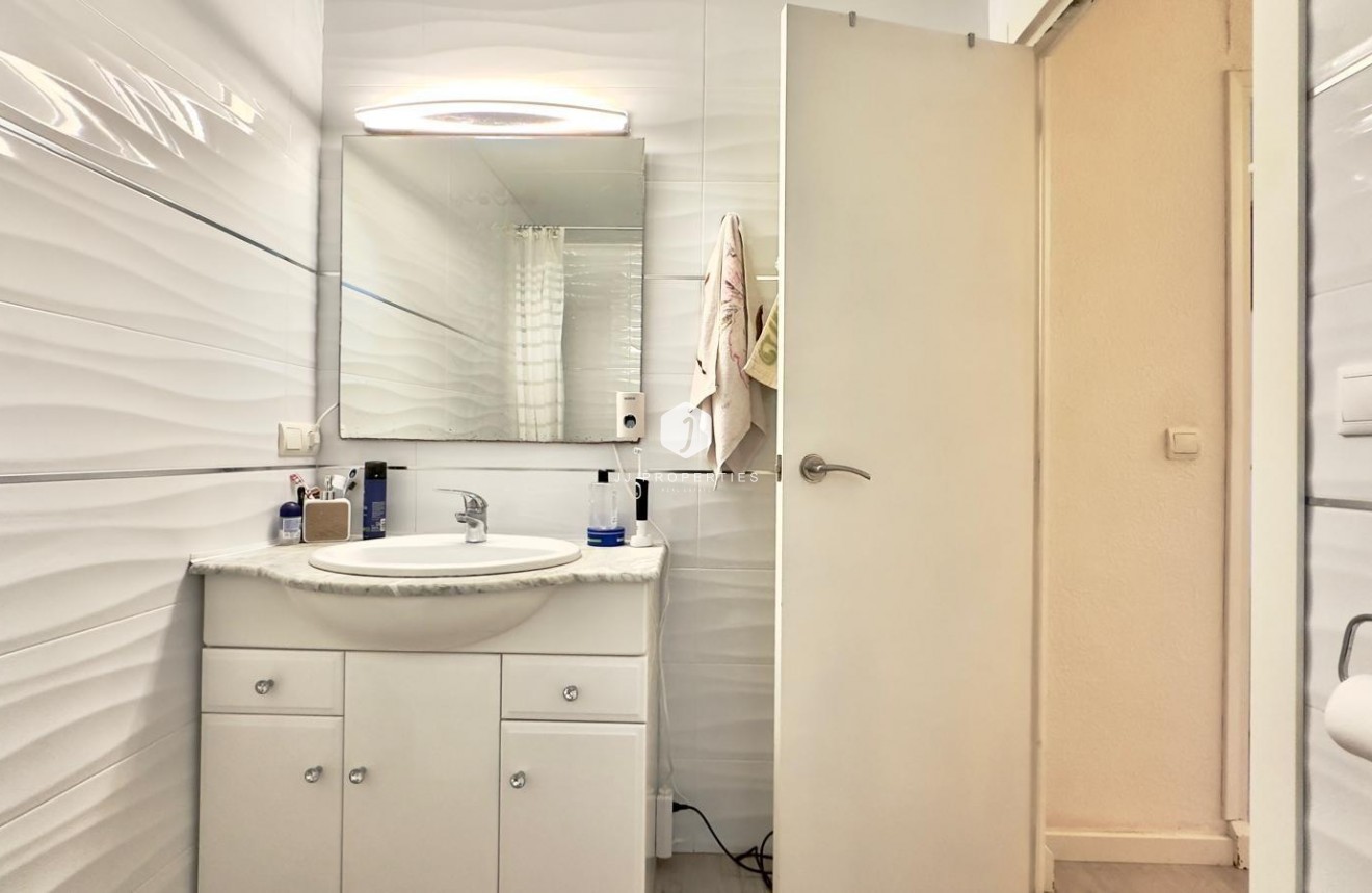 Resale - Apartment / flat -
Torrevieja - Centro