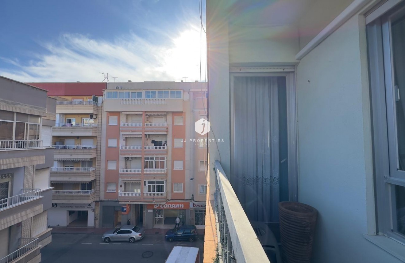 Resale - Apartment / flat -
Torrevieja - Centro