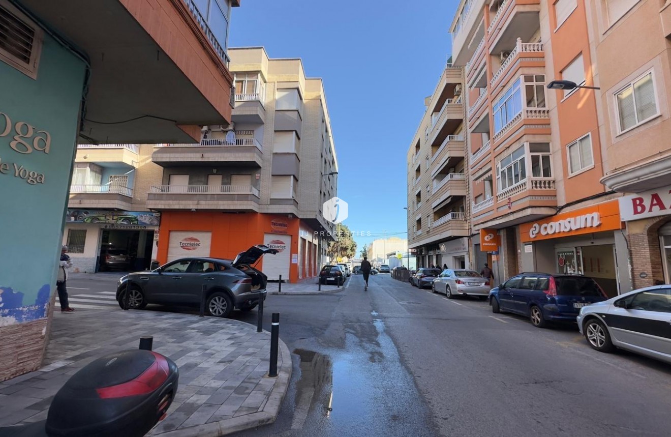 Resale - Apartment / flat -
Torrevieja - Centro