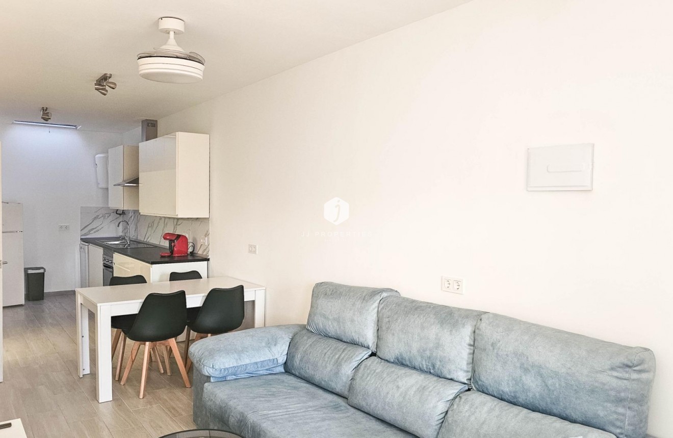 Resale - Chalet -
Torrevieja - El Limonar