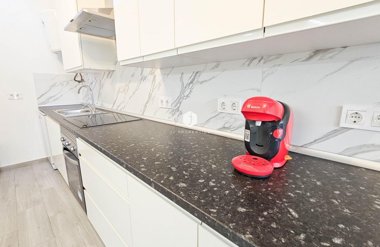 Resale - Chalet -
Torrevieja - El Limonar