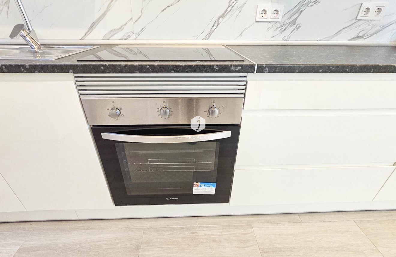 Resale - Chalet -
Torrevieja - El Limonar