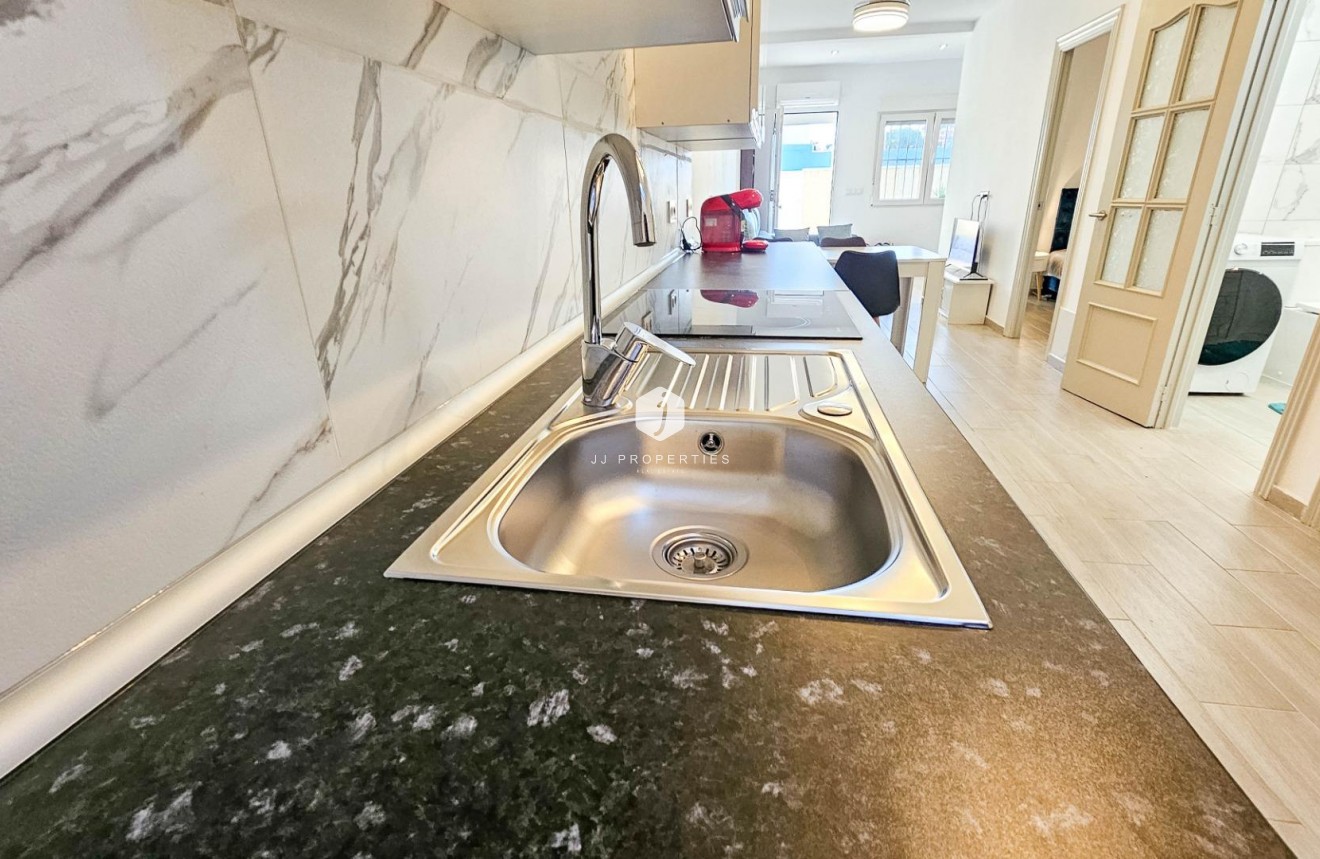 Resale - Chalet -
Torrevieja - El Limonar